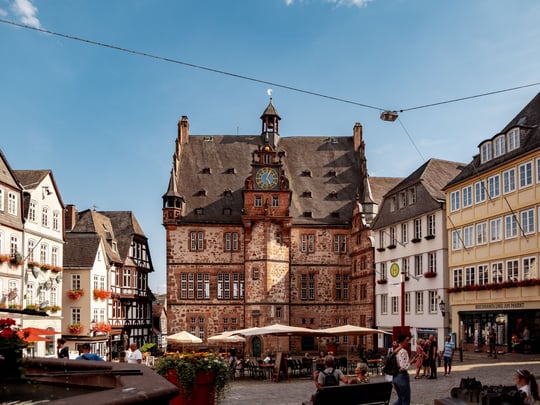 Marktplatz mit historischem Rathaus
